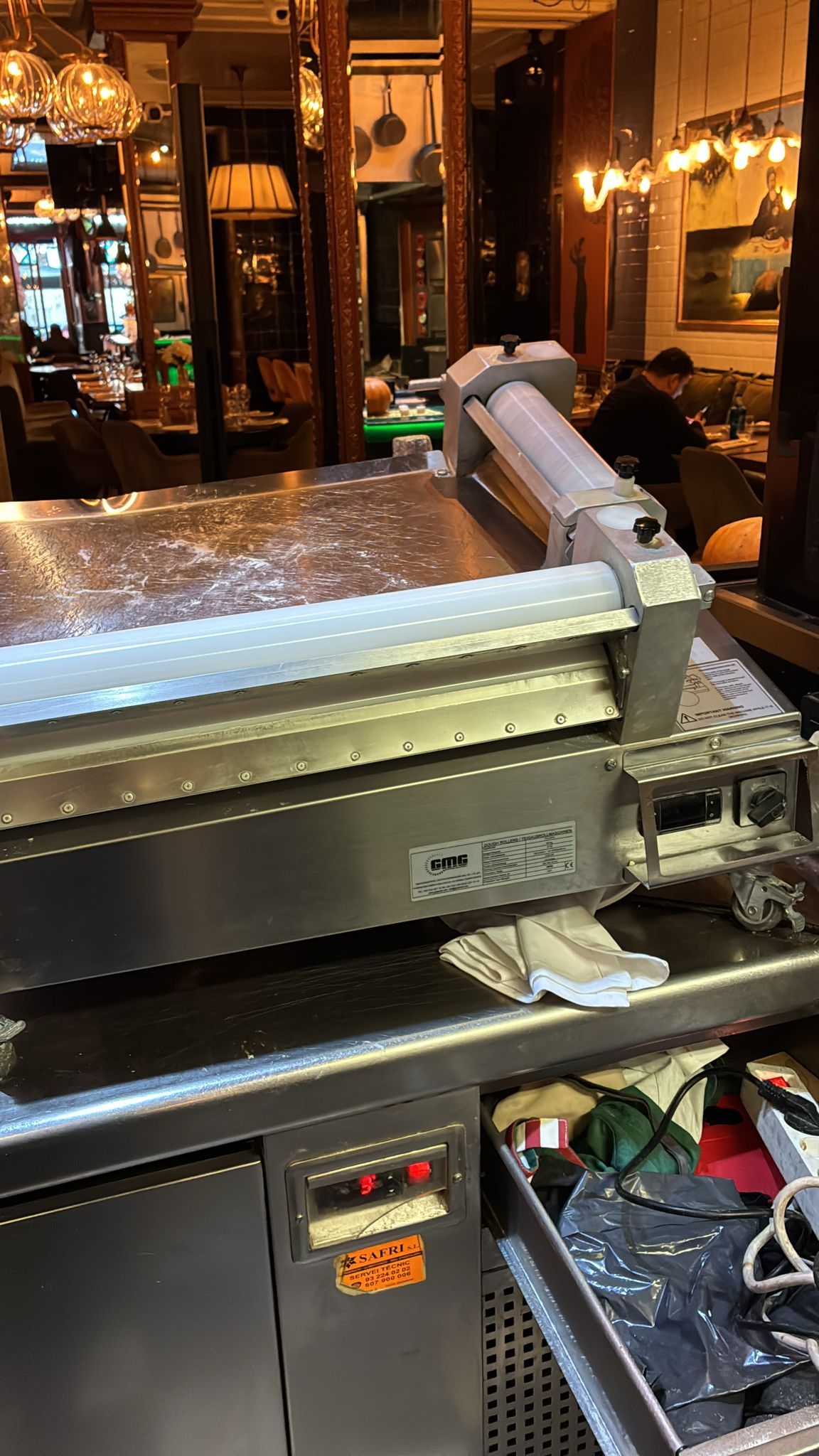 Reparación de laminadora eléctrica en Eixample, Barcelona — ARC Distribución